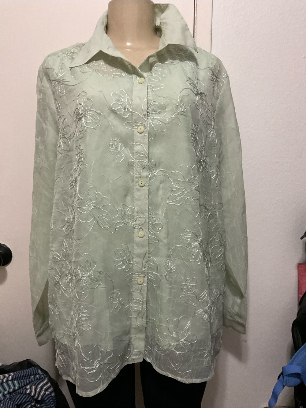 Alfred Dunner women's Light Green Embroidered Button-Up top size 18